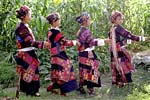 ロロ族の民族舞踊の写真