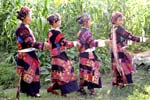 ロロ族の民族舞踊の写真