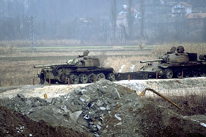 廃棄された戦車の写真