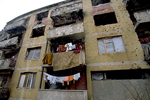 砲撃を受けた建物の写真