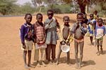 リボレ村の学校帰りの子どもたちの写真