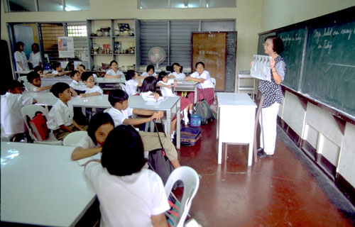 フィリピン大学付属小学校の授業の様子
