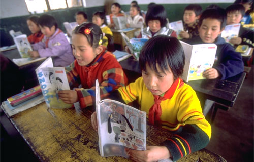小学校の授業風景の写真