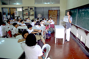 フィリピン大学付属小学校の授業の様子