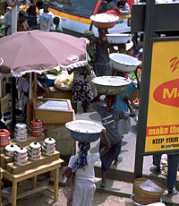 アクラのマコラ市場の写真