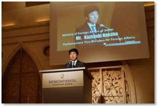 （写真）「第3回アジア・スマートシティ会議」で基調講演を行う中根外務大臣政務官