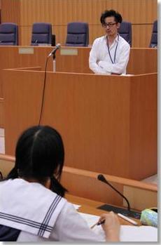 （写真）講義中の講師