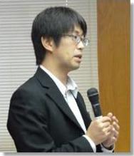 （写真）講義中の講師