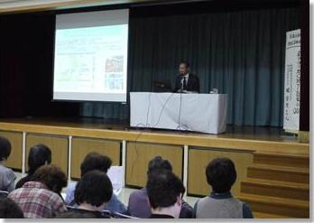 （写真）講義中の様子