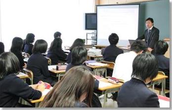 （写真）講義中の様子