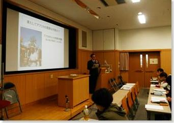 （写真）講義中の様子