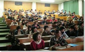 （写真）会場の聴講者