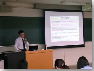 （写真）講義中の様子