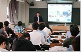 （写真）講義中の様子