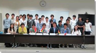 （写真）講師と聴講者