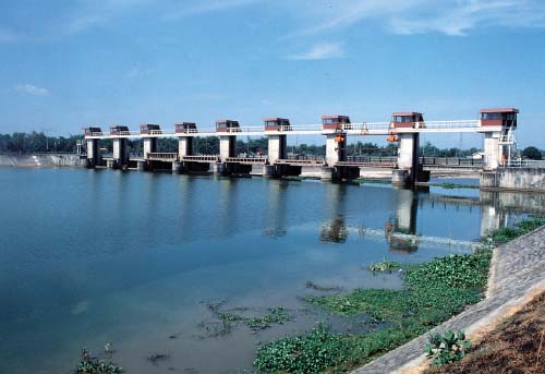 ブランタス河総合開発 (写真提供:国際協力銀行(JBIC))