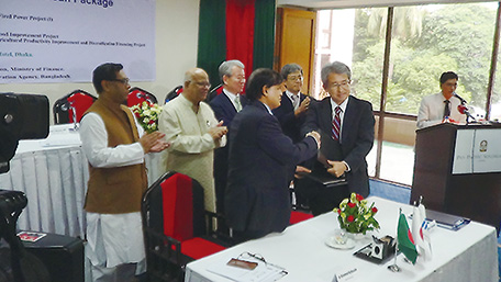 日本はBay of Bengal Industrial Growth Belt(BIG-B)構想を掲げ、今後のバングラデシュのテイクオフを支援する。バングラデシュ側からは「このときを長らく待っていた!」と感謝が述べられた(写真:佐々原秀史/在バングラデシュ日本大使館)