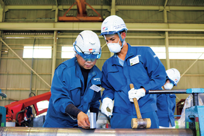 ABEイニシアティブに参加し日本企業でインターンを行ったアフリカからの研修員(ABEイニシアティブの好例について詳細は「国際協力の現場から」を参照)(写真:株式会社サンテック)