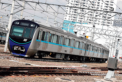 2019年3月に開通したインドネシアのジャカルタ都市高速鉄道(MRT)の新型車両。日本の技術と運営ノウハウを全面的に導入して完成した。(写真:JICA)