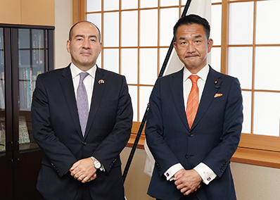 パルド駐日コロンビア大使の表敬を受ける小田原外務副大臣(2021年11月)