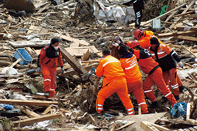 東日本大震災時、宮城県で救援活動を行うトルコの救援隊