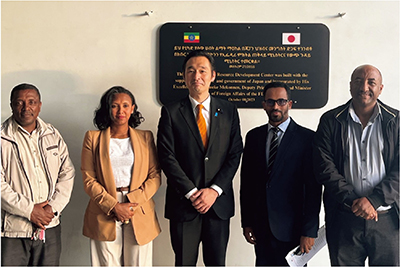 2024年2月、エチオピアにおいて日本の支援により建設された「カイゼン」を通じた人材育成の拠点であるTICAD産業人材育成センターを訪問する深澤外務大臣政務官（当時）