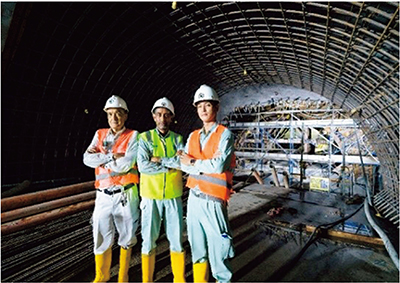 インドネシアに対する有償資金協力「アサハン第三水力発電所建設計画」を通じて建設された導水トンネル（写真：Otto Ferdinand）