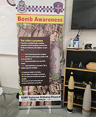 不発弾に関する啓発ポスター