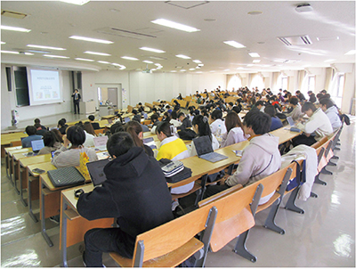 外務省職員によるODA出前講座の様子