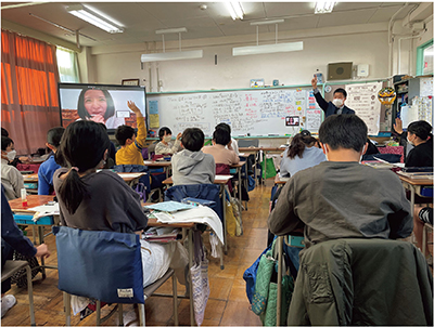 開発途上国に派遣中のJICA海外協力隊と接続する、オンライン型出前講座の様子