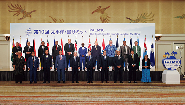PALM10首脳会合に参加する岸田総理大臣（当時）と各国・地域出席者（写真：内閣広報室）