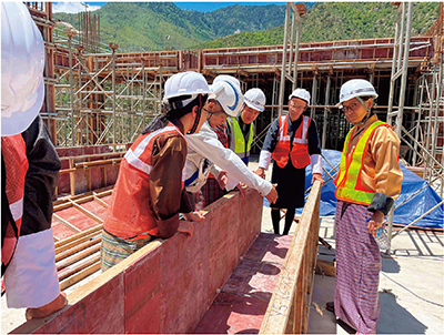 ブータンに対する技術協力「建設人材育成システム構築プロジェクト」において、建設分野における技術者の能力強化を実施（写真：株式会社オリエンタルコンサルタンツグローバル）