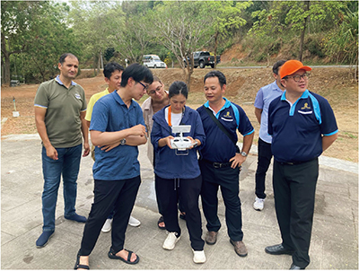 タイでの技術協力「東南アジア海域における海洋プラスチック汚染研究の拠点形成」におけるドローンを活用したプラスチック廃棄物実測（写真：JICA）