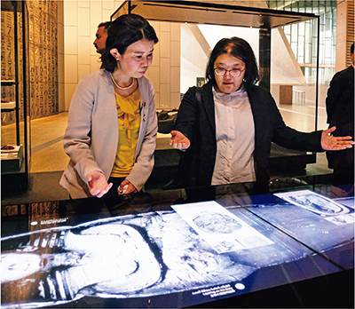 2025年11月、大エジプト博物館正式開館式典に総理特使として出席した国光外務副大臣（写真左）