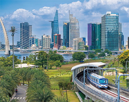 【ベトナム】「ホーチミン市都市鉄道建設事業（ベンタイン-スオイティエン間（1号線））」（円借款）ホーチミン市において、市中心部のベンタイン駅から市北東部のスオイティエンターミナル駅まで合計14駅、総延長19.7kmの都市鉄道を整備。ホーチミン市初の都市鉄道であることに加え、多くの住宅や商業施設のある都心部を通る2.5km（3駅分）は地下を走り、ベトナム初の地下鉄でもある。（写真：Tran Le Huy）