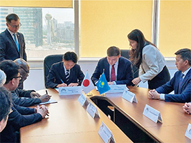 JICA、カザフスタン政府、北海道大学、ナザルバエフ大学間の覚書署名式（写真：北海道大学）