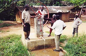 （写真）カメルーンの地方給水計画
