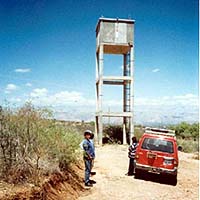 無償資金協力「第二次地方地下水開発計画」により設置された給水棟（タリハ県）