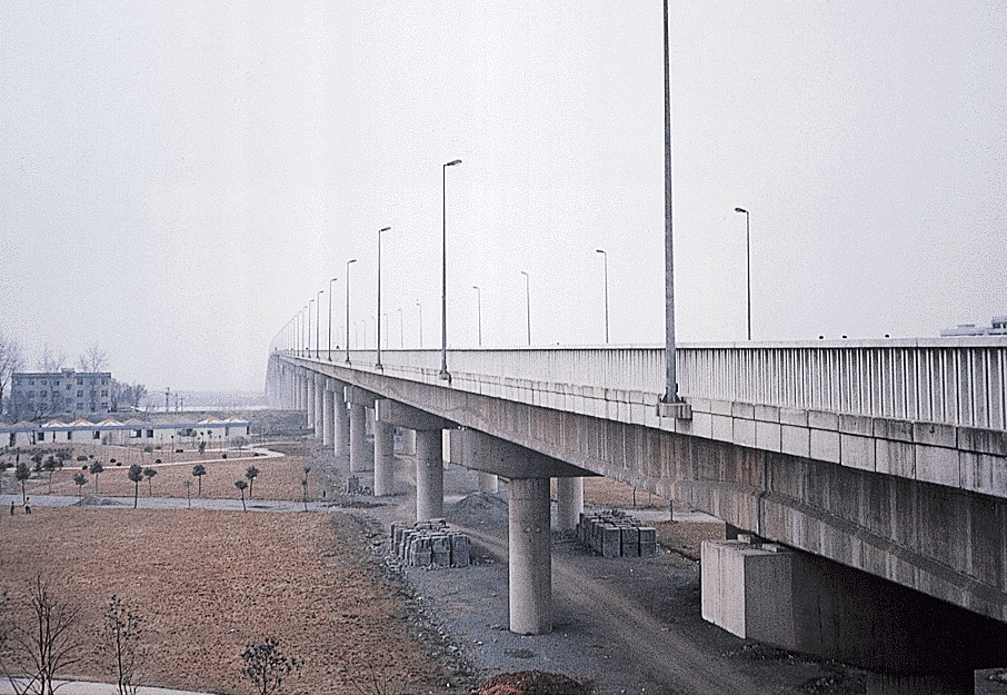 （写真）黄石長江大橋
