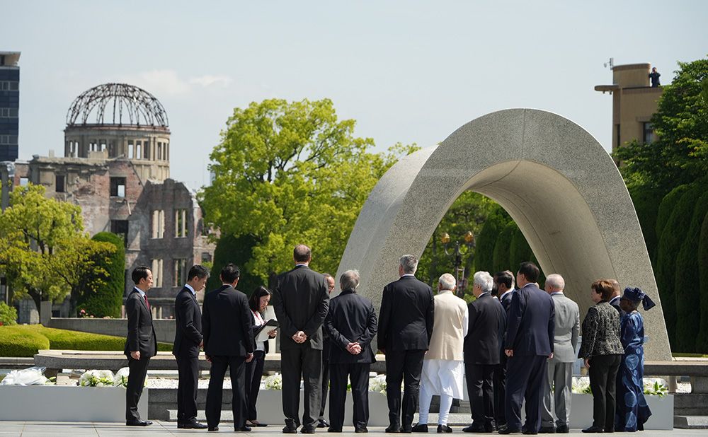 岸田総理及び招待国首脳・国際機関の長による平和記念公園訪問１