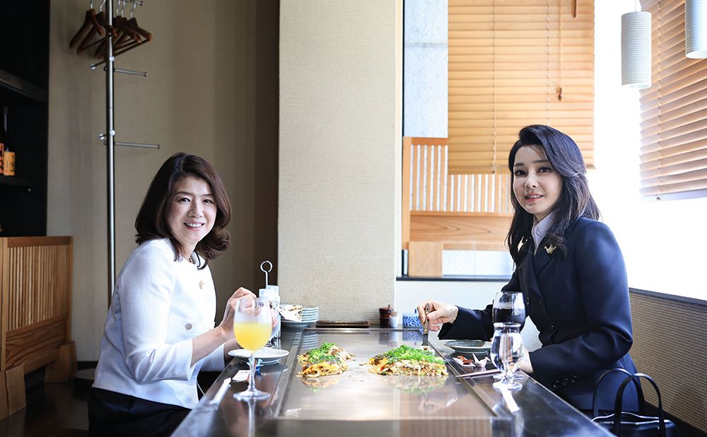 岸田裕子総理大臣夫人と金建希（キム・ゴニ）大韓民国大統領夫人1