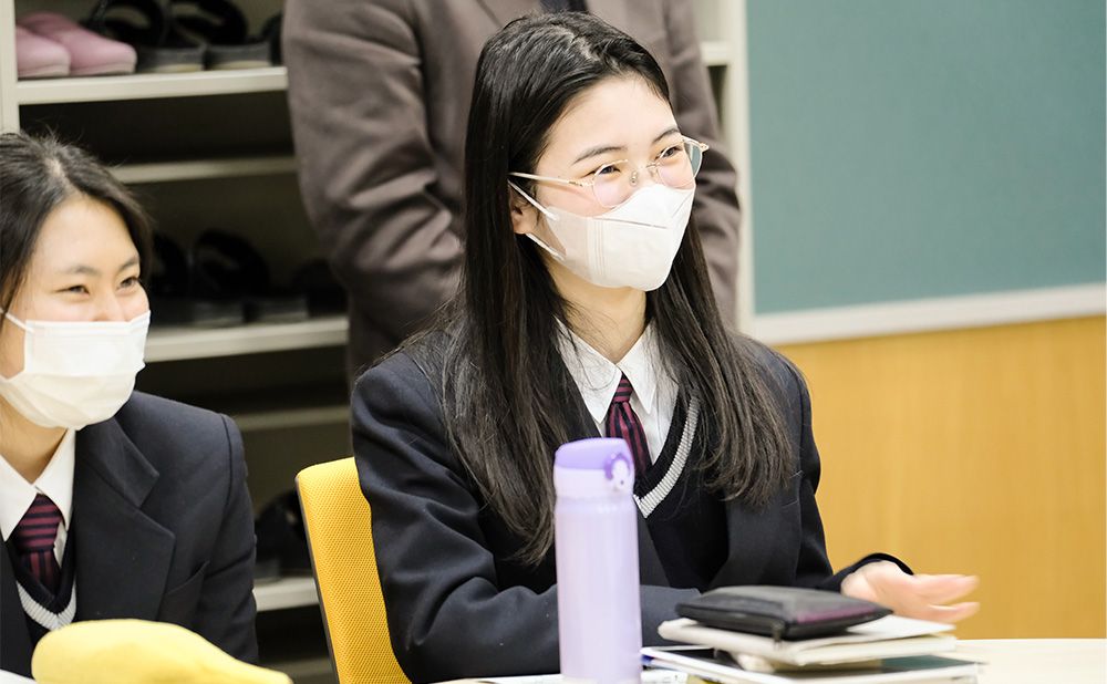 座談会の生徒たち