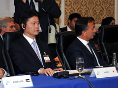 （写真）G8外相会合に出席する玄葉外務大臣