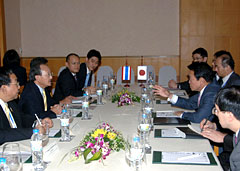 （写真）日タイ外相会談