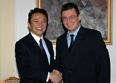 （写真）麻生大臣のルーマニア訪問