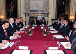 （写真）日英外相戦略対話-2