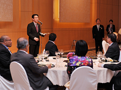 （写真）前原外務大臣の横浜APEC出席-1