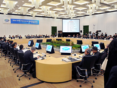 （写真）前原外務大臣の横浜APEC出席-3