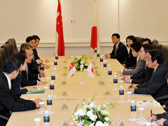 （写真）日・シンガポール外相会談-2