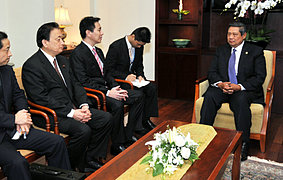 （写真）前原外務大臣によるユドヨノ・インドネシア大統領表敬